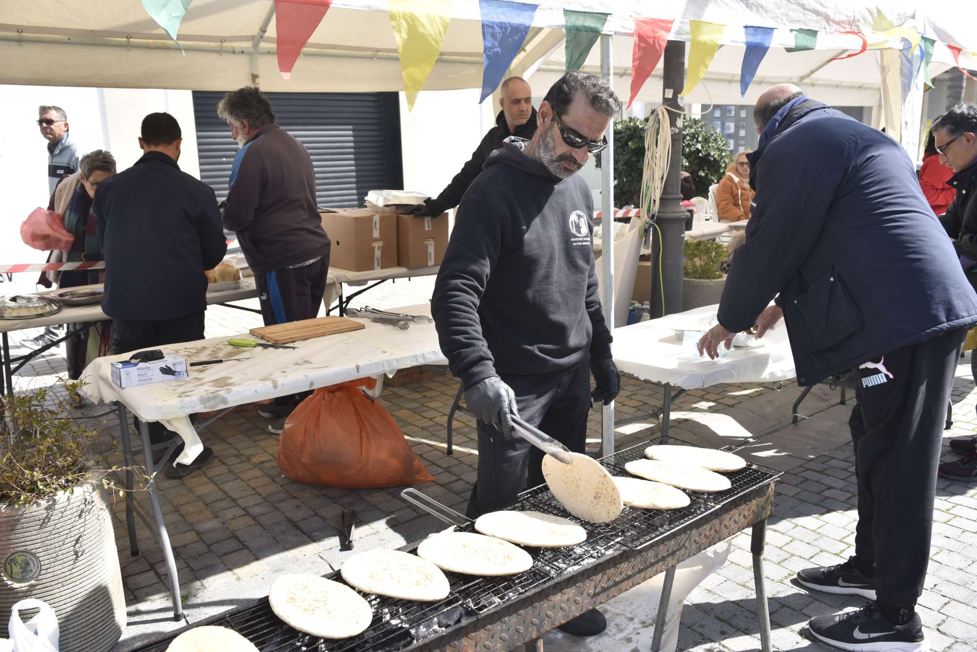 &Eta; &Lambda;ά&rho;&nu;&alpha;&kappa;&alpha; &theta;&alpha; &gamma;&iota;&omicron;&rho;&tau;ά&sigma;&epsilon;&iota; &kappa;&alpha;&iota; &phi;έ&tau;&omicron;&sigmaf; &tau;&eta;&nu; &Tau;&sigma;&iota;&kappa;&nu;&omicron;&pi;έ&mu;&pi;&tau;&eta; &sigma;&tau;&eta;&nu; &Pi;&lambda;&alpha;&tau;&epsilon;ί&alpha; &Epsilon;&rho;&mu;&omicron;ύ (&phi;ώ&tau;&omicron;)