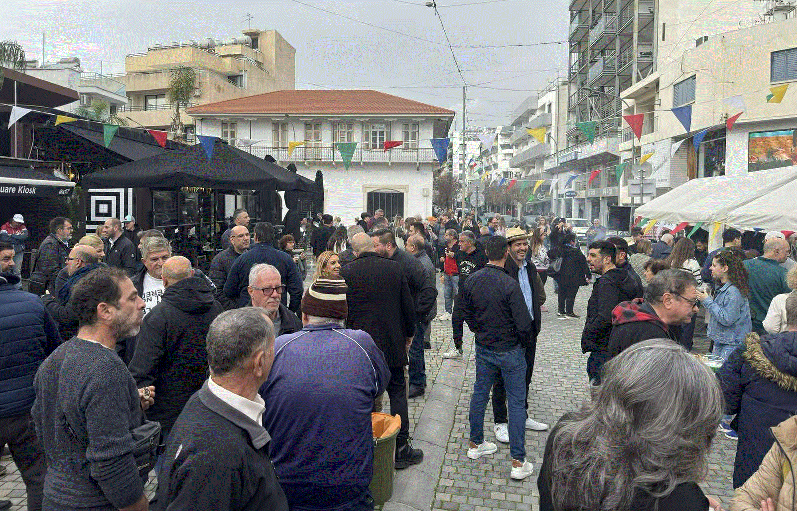 &Mu;&epsilon; &mu;&epsilon;&gamma;ά&lambda;&eta; &epsilon;&pi;&iota;&tau;&upsilon;&chi;ί&alpha; &gamma;&iota;&omicron;&rho;&tau;ά&sigma;&tau;&eta;&kappa;&epsilon; &eta; &Tau;&sigma;&iota;&kappa;&nu;&omicron;&pi;έ&mu;&pi;&tau;&eta; &sigma;&tau;&eta;&nu; &Pi;&lambda;&alpha;&tau;&epsilon;ί&alpha; &Epsilon;&rho;&mu;&omicron;ύ &ndash; &Eta; &Lambda;ά&rho;&nu;&alpha;&kappa;&alpha; &sigma;&upsilon;&nu;&epsilon;&chi;ί&zeta;&epsilon;&iota; &sigma;&epsilon; &kappa;&alpha;&rho;&nu;&alpha;&beta;&alpha;&lambda;&iota;&kappa;&omicron;ύ&sigmaf; &rho;&upsilon;&theta;&mu;&omicron;ύ
