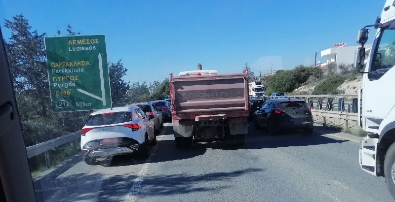 ΒΙΝΤΕΟ από την καραμπόλα με φορτηγό και δύο οχήματα στον αυτοκινητόδρομο