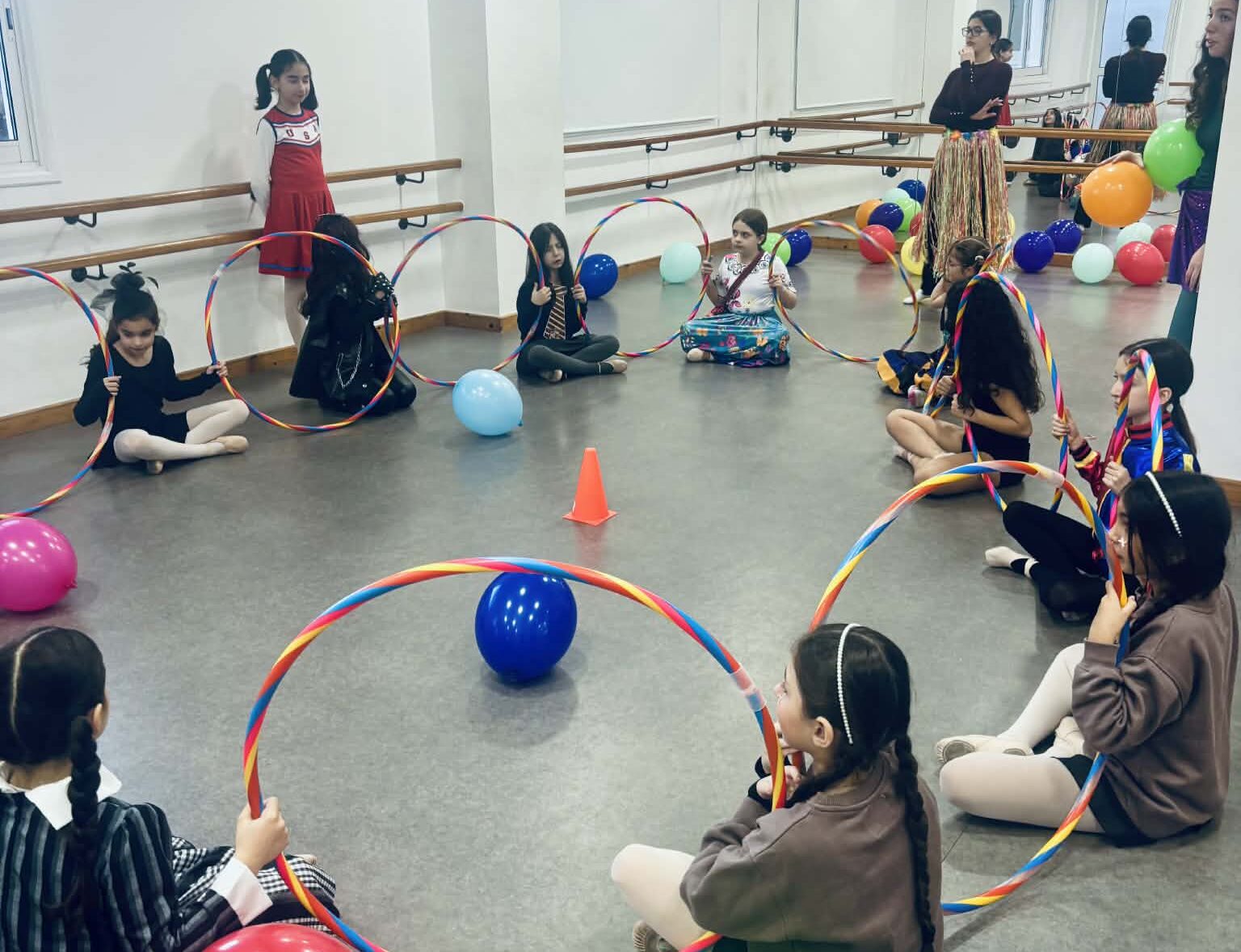 Σχολή Χορού Κατερίνα Κοσμά Πουπάζη: Γέμισε το στούντιο αποκριάτικες στολές και χαρούμενες μουσικές