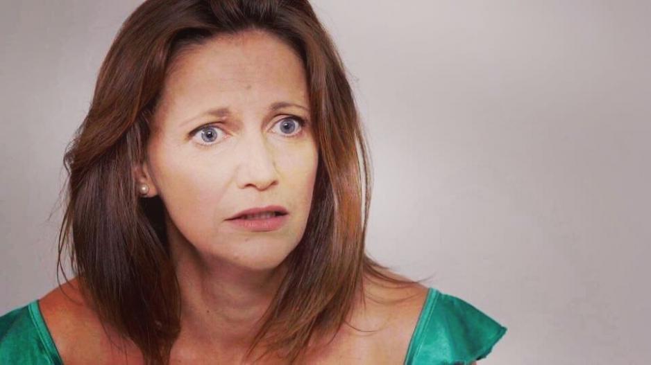 &Eta; Ά&nu;&tau;&rho;&eta; &Kappa;&upsilon;&rho;&iota;&alpha;&zeta;ή &Kappa;&upsilon;&rho;&iota;ά&kappa;&omicron;&upsilon; &sigma;&tau;&eta; &sigma;&kappa;&eta;&nu;ή &tau;&eta;&sigmaf; &epsilon;&kappa;&delta;ή&lambda;&omega;&sigma;&eta;&sigmaf; &laquo;&Gamma;&upsilon;&nu;&alpha;ί&kappa;&alpha; &Epsilon;&gamma;ώ&raquo; &sigma;&tau;&eta; &Lambda;ά&rho;&nu;&alpha;&kappa;&alpha;