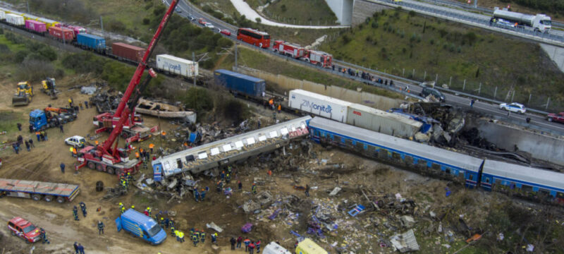 ΕΙΚΟΝΕΣ ΑΠΟ DRONE APO TO ΠΟΛΥΝΕΚΡΟ ΣΙΔΗΡΟΔΡΟΜΙΚΟ ΔΥΣΤΥΧΗΜΑ ΣΤΑ ΤΕΜΠΗ – ΣΥΓΚΡΟΥΣΗ ΕΜΠΟΡΙΚΗΣ ΜΕ ΕΠΙΒΑΤΙΚΗ ΑΜΑΞΟΣΤΟΙΧΙΑ (MOTIONTEAM/ΒΑΣΙΛΗΣ ΒΕΡΒΕΡΙΔΗΣ)