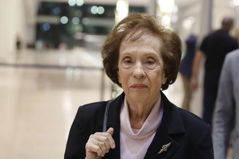 Πέθανε η Άννα Ψαρούδα – Μπενάκη, η πρώτη γυναίκα Πρόεδρος της ελληνικής Βουλής