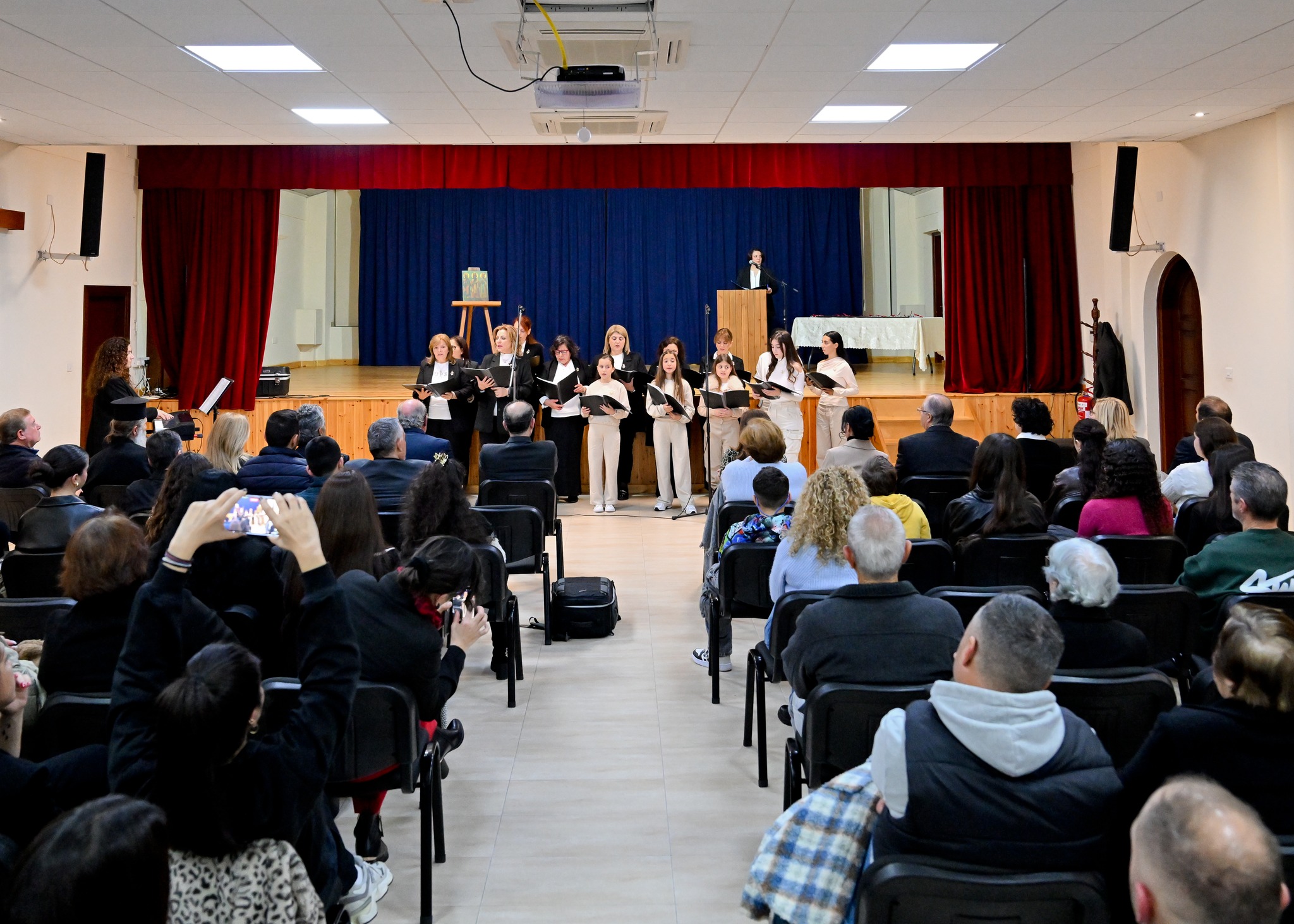 Το Δ.Δ. Τρούλλων τίμησε την γιορτή των Τριών Ιεραρχών και των Ελληνικών Γραμμάτων  (φώτο)