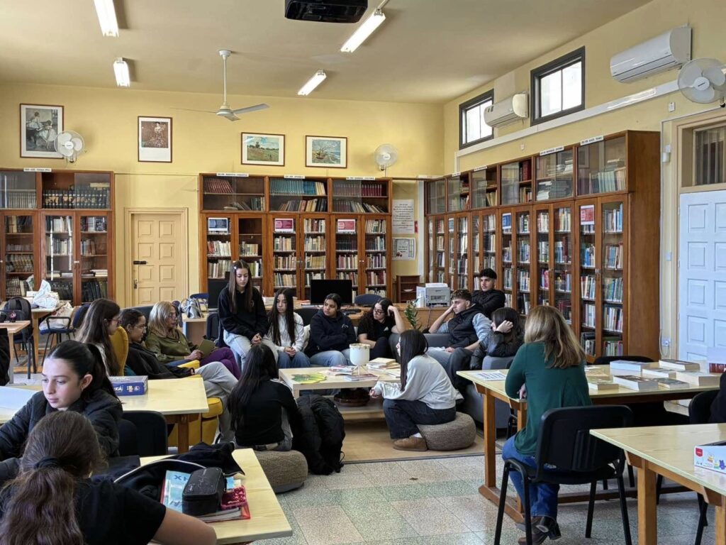 Δράσεις στη Βιβλιοθήκη του Λυκείου Αγίου Γεωργίου Λάρνακας για την Παγκόσμια Ημέρα Ελληνικής Γλώσσας  (φώτο)