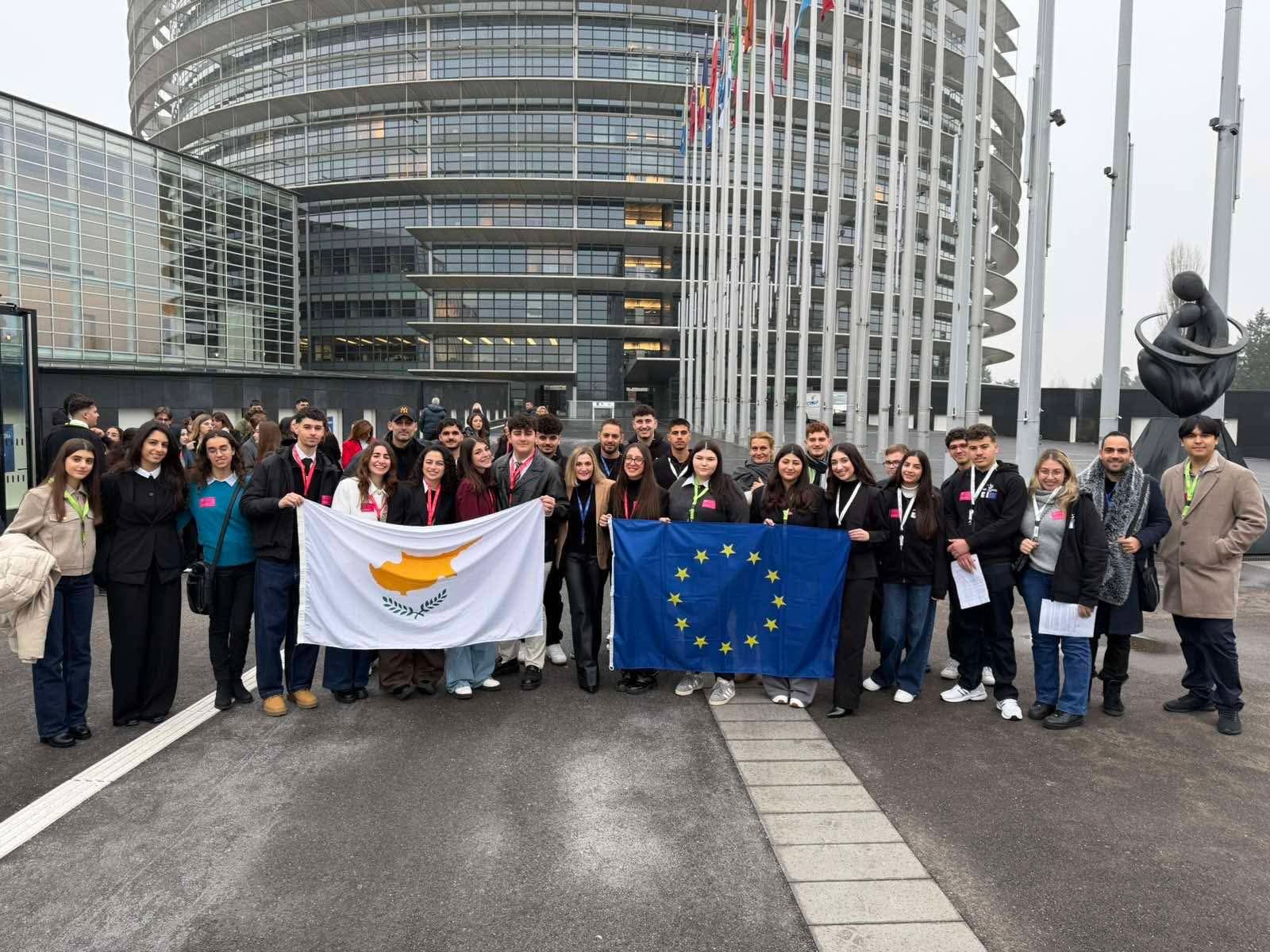 Οι Junior Ambassadors του Λυκείου Αγίου Γεωργίου Λάρνακας στο Στρασβούργο στο Πρόγραμμα Euroscola (φώτο)
