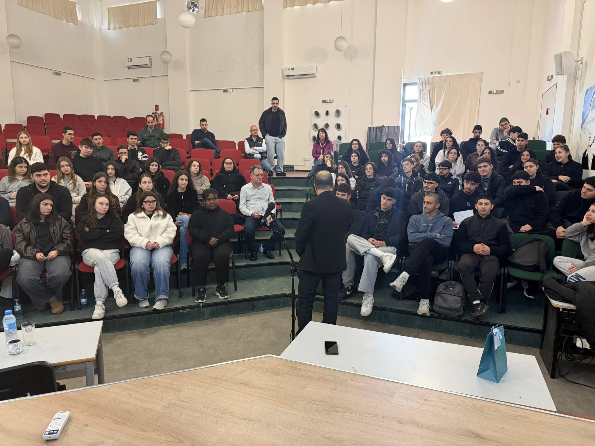 Συνάντηση μαθητών του Περιφερειακού Λυκείου Λιβαδιών με Ευρωβουλευτή κ. Γ. Γεωργίου στο Πλαίσιο του Προγράμματος «Σχολείο Πρεσβευτής του Ευρωπαϊκού Κοινοβουλίου»  (φώτο)