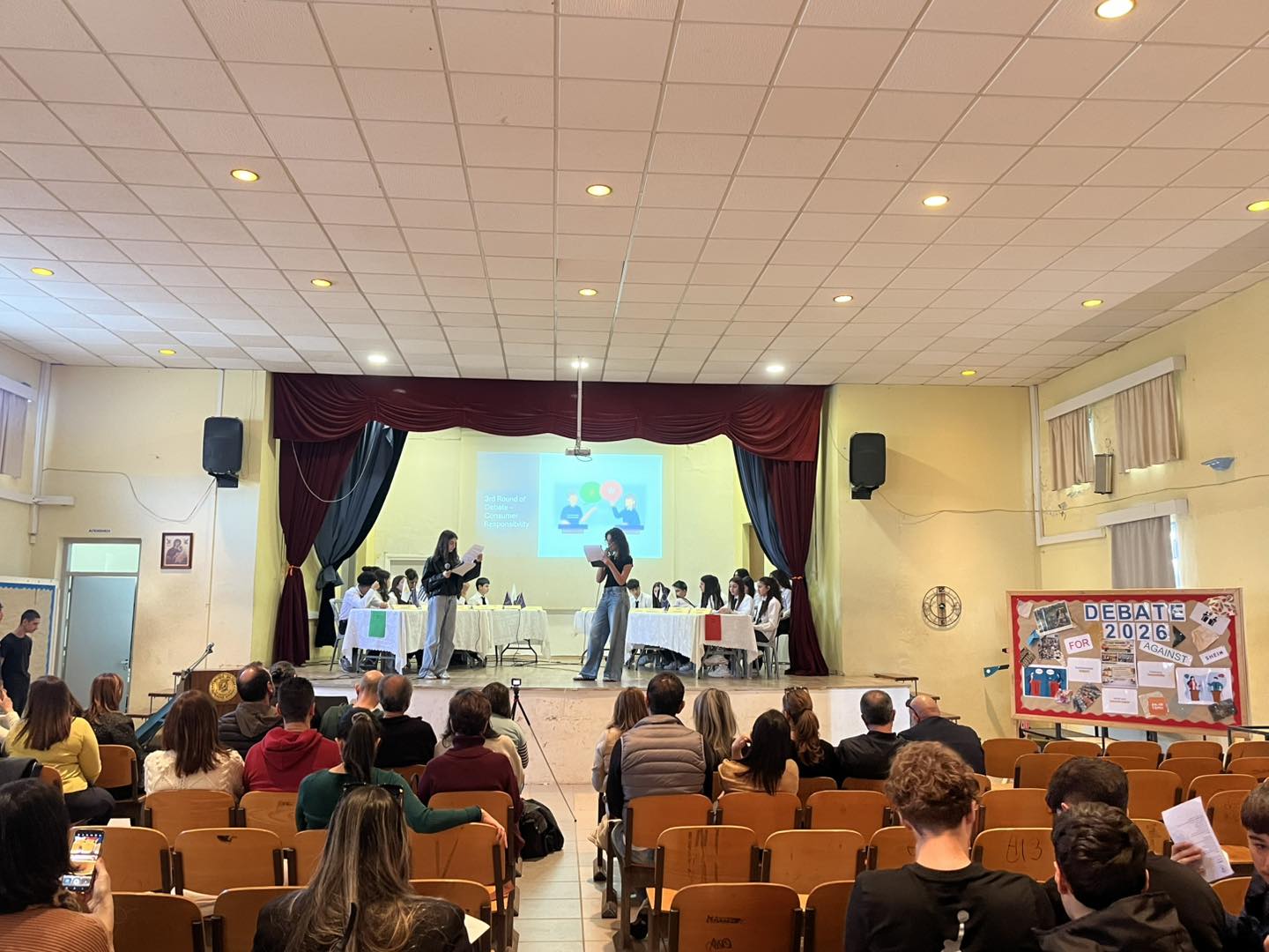 Ενδοσχολική διαλογική συζήτηση στην αγγλική γλώσσα από το Γυμνάσιο Δροσιάς στη Λάρνακα  (φώτο)