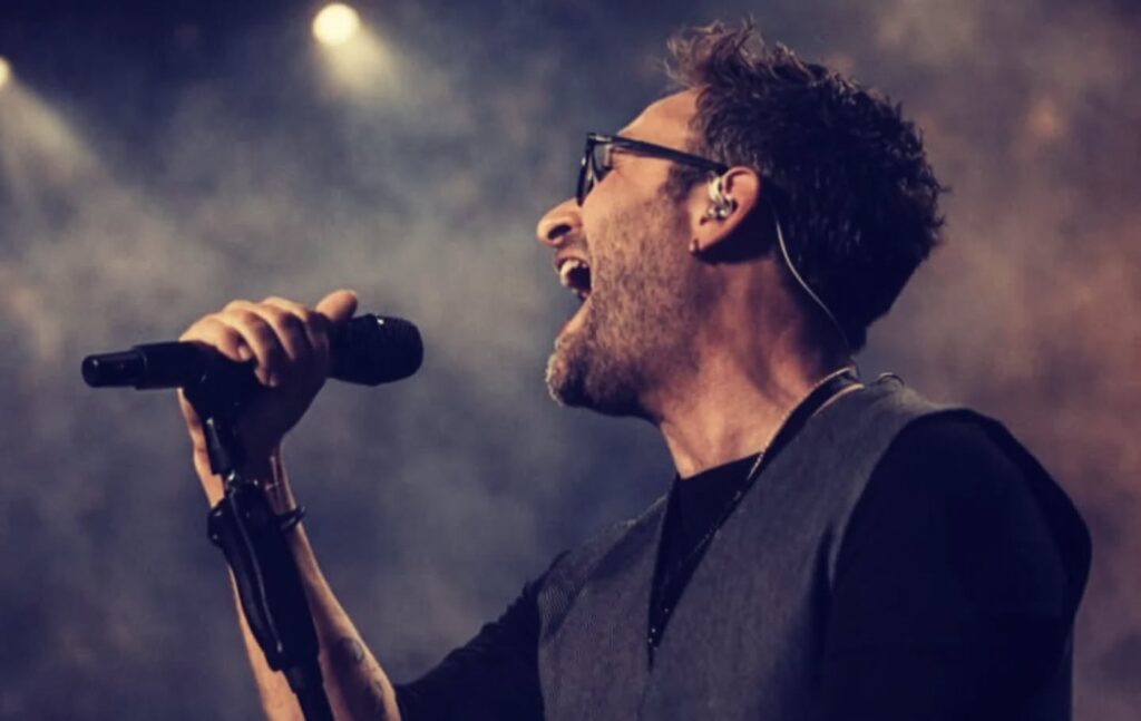 Κωνσταντίνος Κωμοδρόμος: Η συνειδητή σιωπή μετά το The Voice και το νέο κεφάλαιο που μόλις ξεκινά