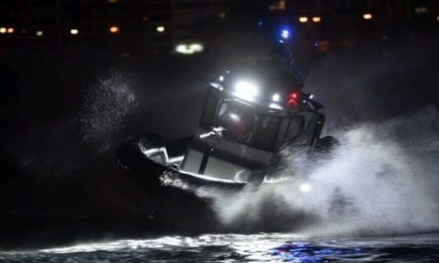 Ελλάδα: Συμπλοκή του λιμενικού με σκάφος διακινητών στη Χίο