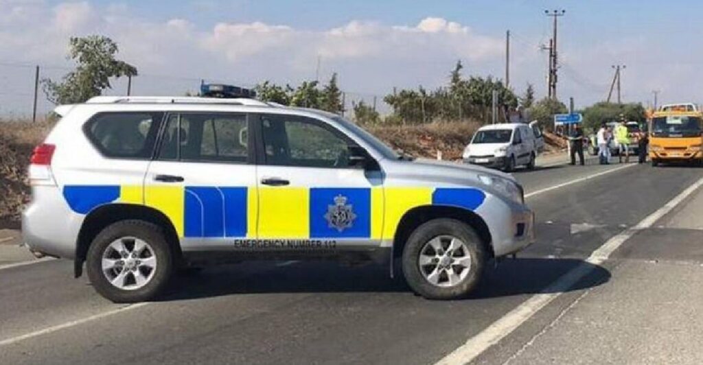 Επεισοδιακή καταδίωξη στη Ξυλοφάγου – 33χρονος προσέκρουσε με κλεμμένο όχημα σε περιπολικό