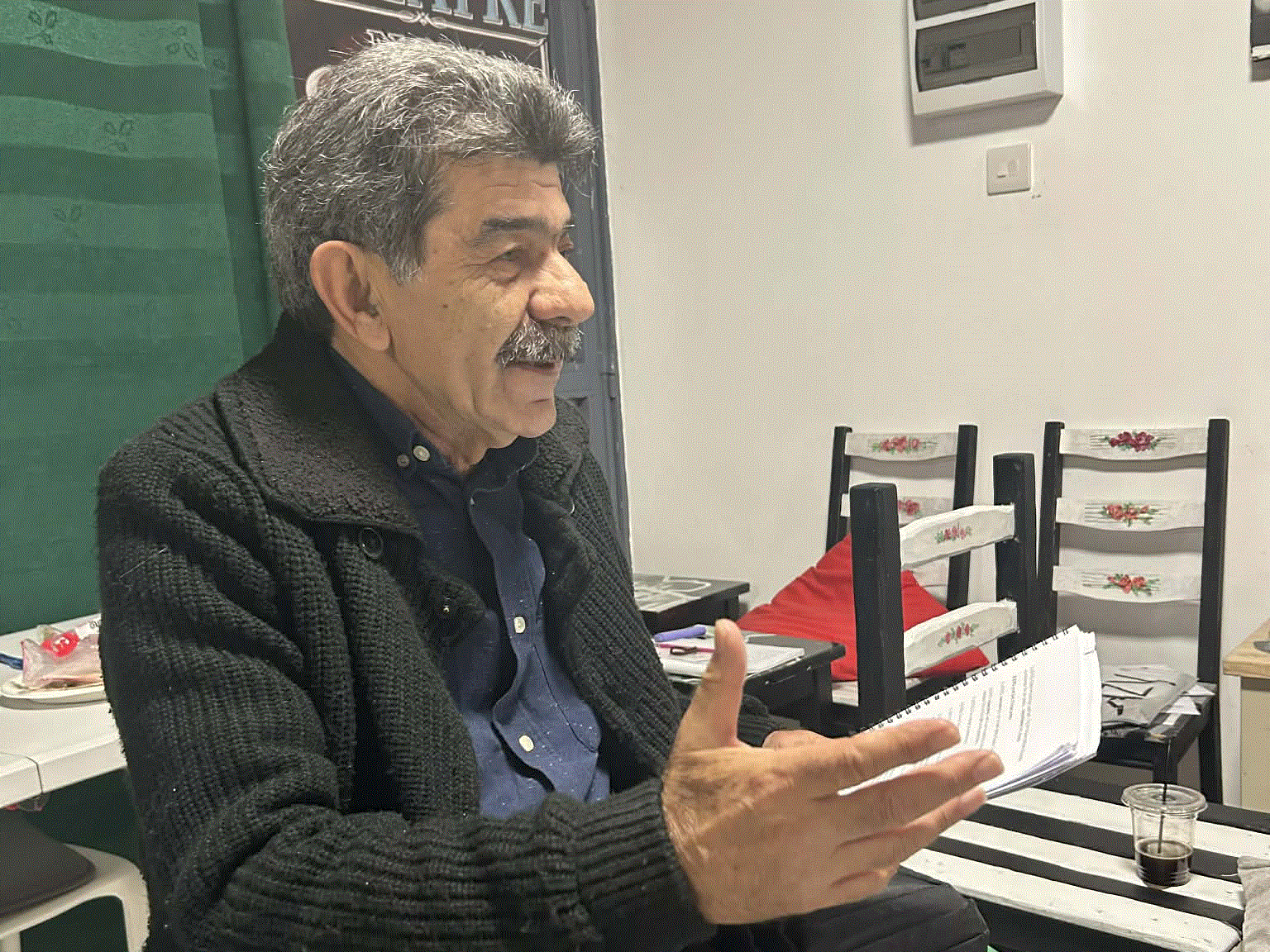 «Μια διαδρομή μέσα στο “Ασανσέρ”: Ο Ανδρέας Μελέκκης μιλά για το έργο, τη σκηνοθεσία και τις συγκινήσεις που κρύβει»