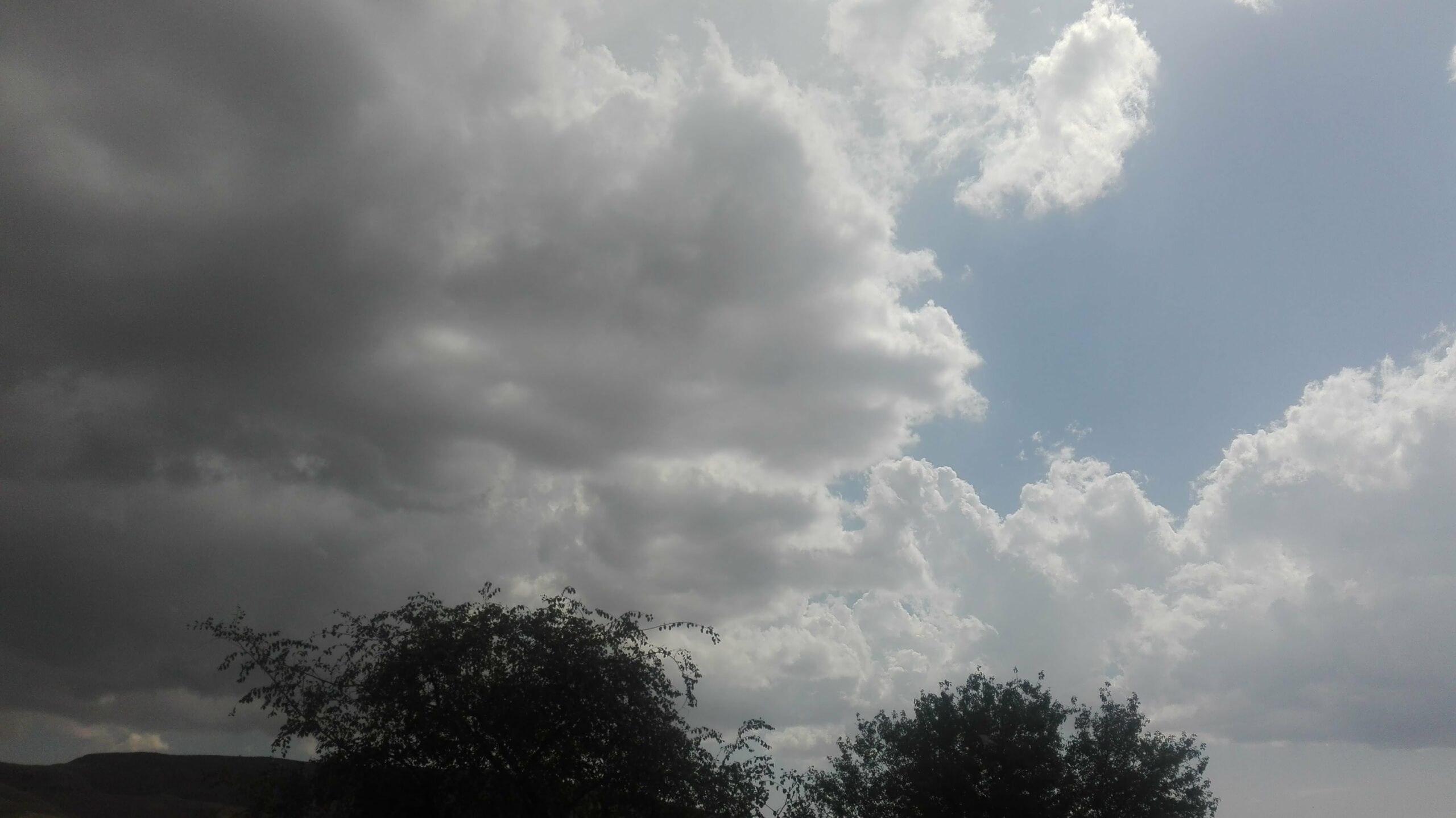 Συννεφιασμένο το καιρικό σκηνικό – Αισθητή μείωση θερμοκρασίας απόψε