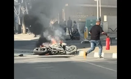 Η στιγμή που μοτοσικλέτα τυλίγεται στις φλόγες στη Λεμεσό  (βίντεο)
