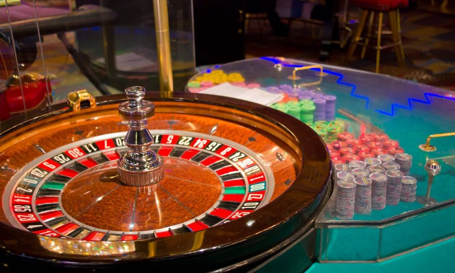 Ξεκαθαρίζει η ΑΠΕΚ: Σε παράνομο καζίνο τα βασανιστήρια πολιτών που διερευνά η Αστυνομία στη Πύλα