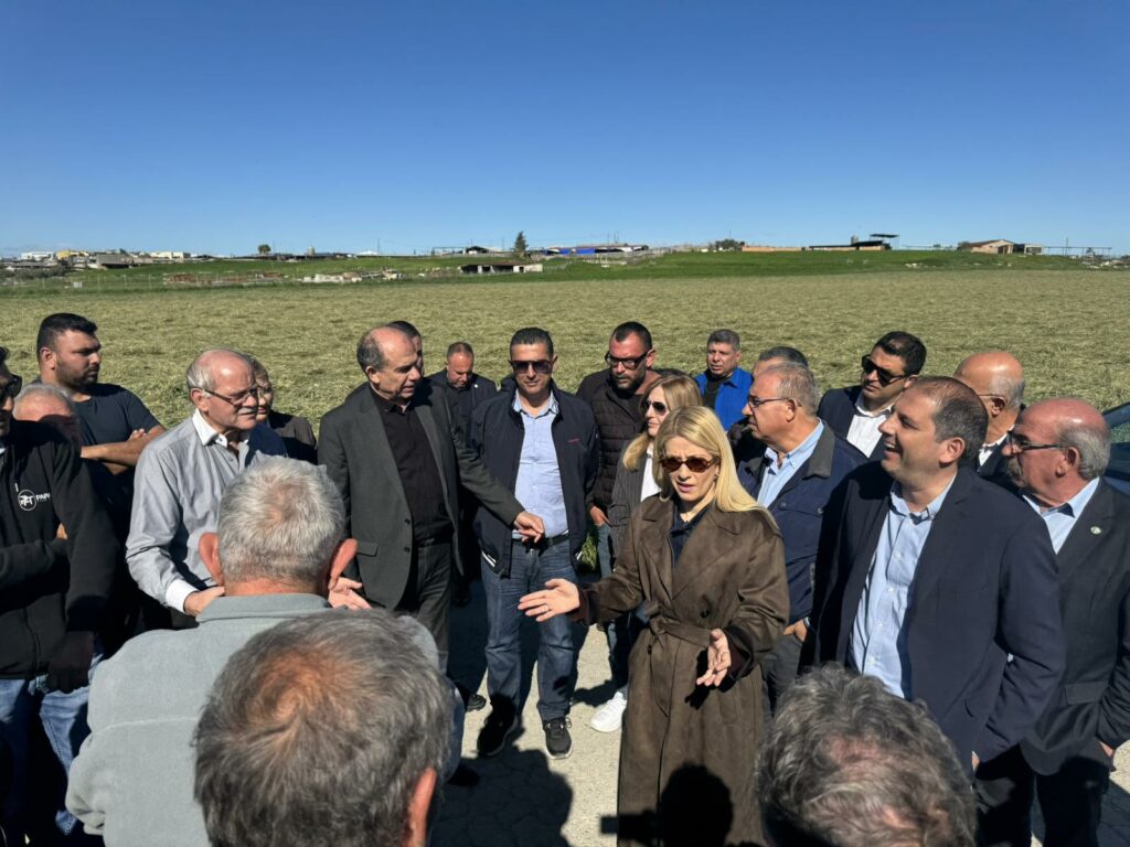 Άκουσαν τους αγανακτισμένους κτηνοτρόφους της Άραδίππου η Άννίτα Δημητρίου και ο Στέφανος Στεφάνου