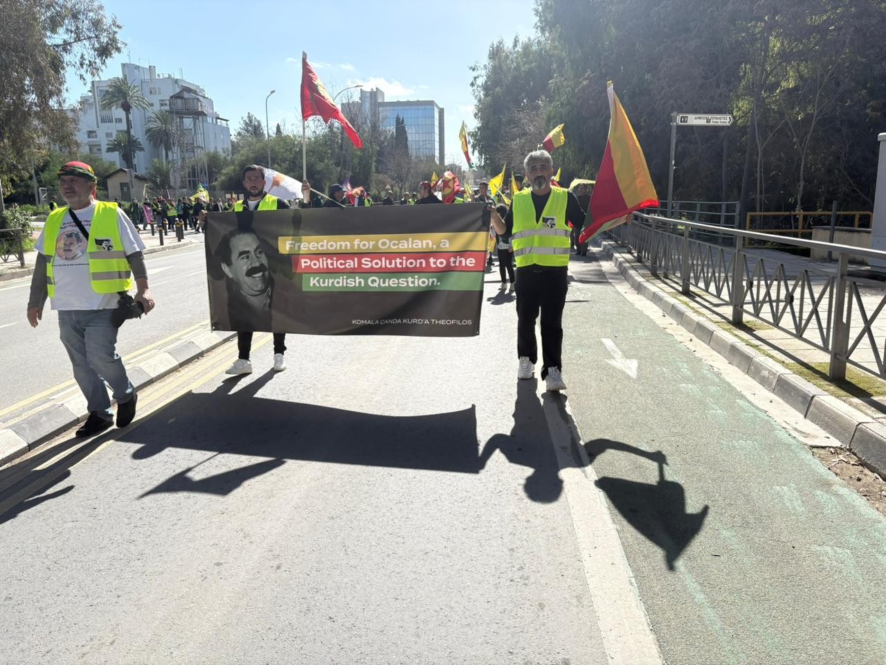Πορεία Κούρδων προς Πρεσβεία Ελλάδας στη Λευκωσία για επέτειο σύλληψης Οτσαλάν