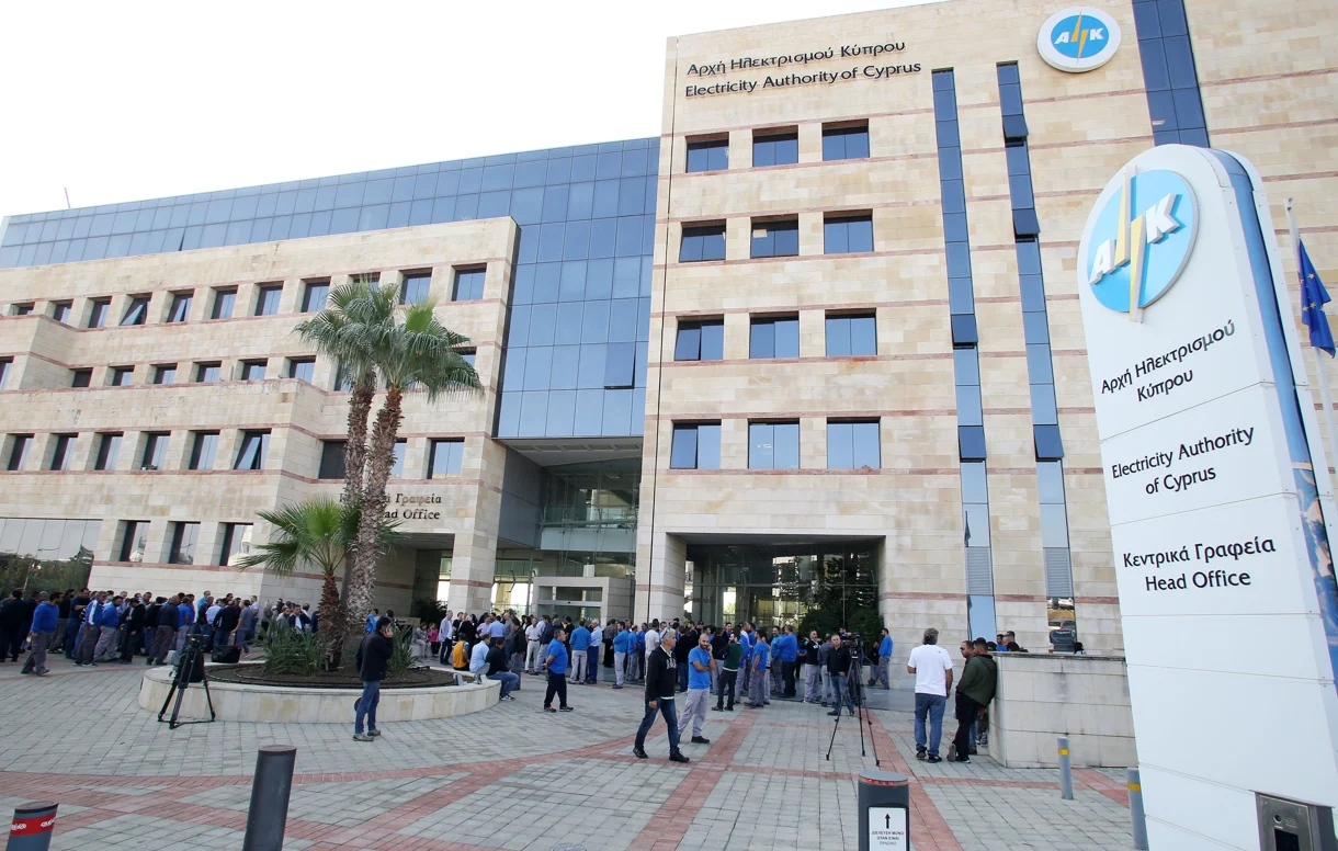 Σε δίωρη στάση εργασίας κατέρχονται οι εργαζόμενοι στην ΑΗΚ