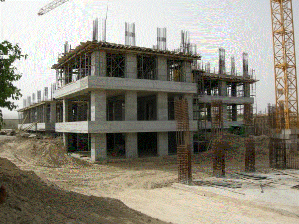 12 χρόνια «ζούγκλα» το μισοτελειωμένο κτίριο AERO CENTER στη Δρομολαξιά, σύμφωνα με τον δήμαρχο Κ. Ανδρονίκου