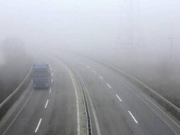 ομιχλη στο δρομο