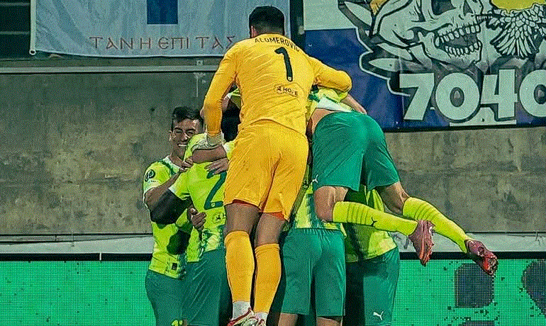 Έ&pi;&epsilon;&sigma;&epsilon; &mu;&alpha;&chi;ό&mu;&epsilon;&nu;&eta;, &mu;&epsilon; &tau;&omicron; &kappa;&epsilon;&phi;ά&lambda;&iota; &psi;&eta;&lambda;ά &kappa;&alpha;&iota;&hellip; &mu;&epsilon; &gamma;&epsilon;&mu;ά&tau;&alpha; &tau;&alpha;&mu;&epsilon;ί&alpha; &eta; &Alpha;&Epsilon;&Kappa; (&phi;ώ&tau;&omicron;)