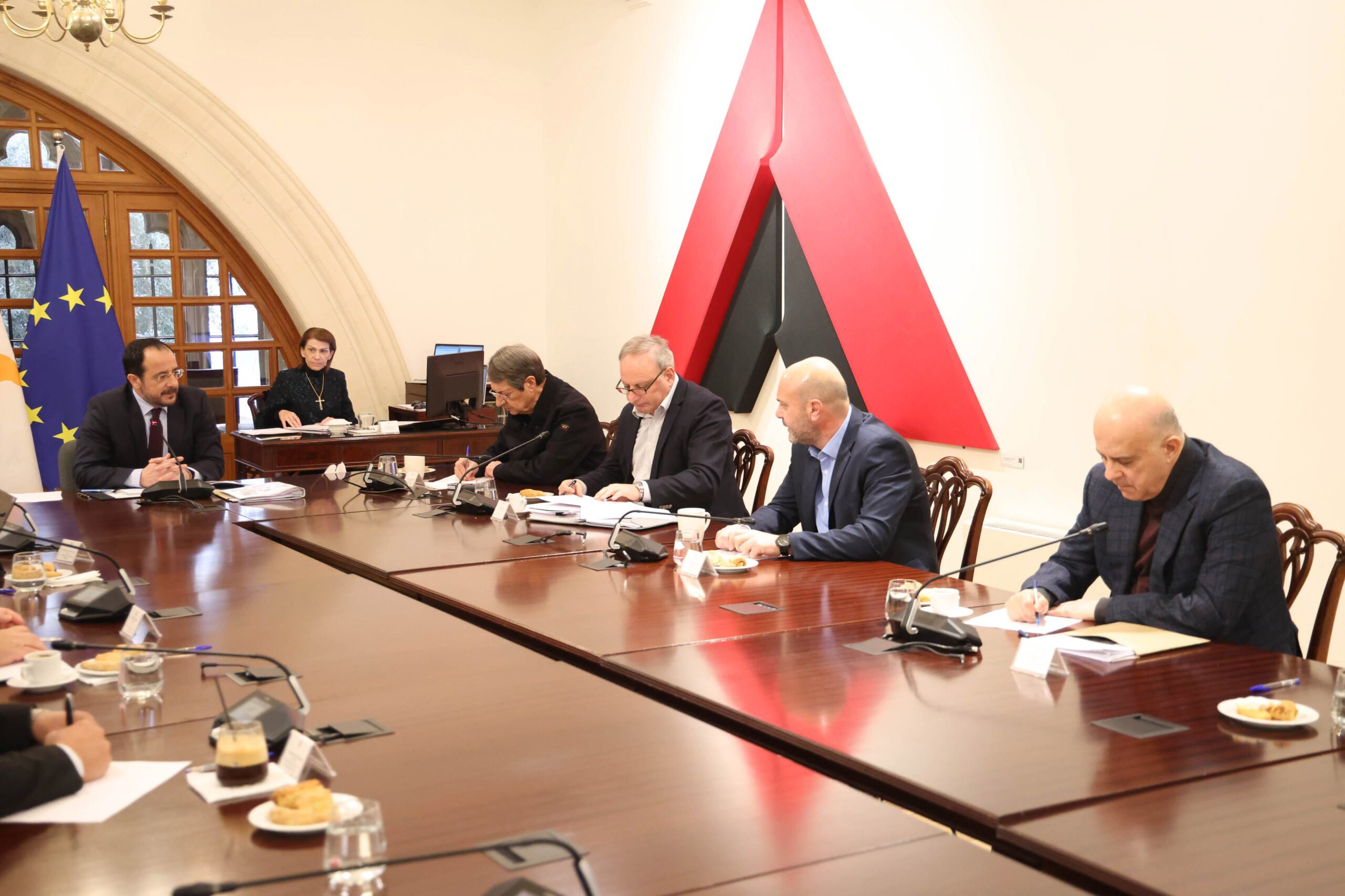 &Epsilon;&nu;&eta;&mu;έ&rho;&omega;&sigma;&epsilon; &tau;&omicron; &Epsilon;&theta;&nu;&iota;&kappa;ό &Sigma;&upsilon;&mu;&beta;&omicron;ύ&lambda;&iota;&omicron; &gamma;&iota;&alpha; &tau;&iota;&sigmaf; &pi;&rho;&omicron;&theta;έ&sigma;&epsilon;&iota;&sigmaf; &tau;&omicron;&upsilon; &omicron; &Chi;&rho;&iota;&sigma;&tau;&omicron;&delta;&omicron;&upsilon;&lambda;ί&delta;&eta;&sigmaf;