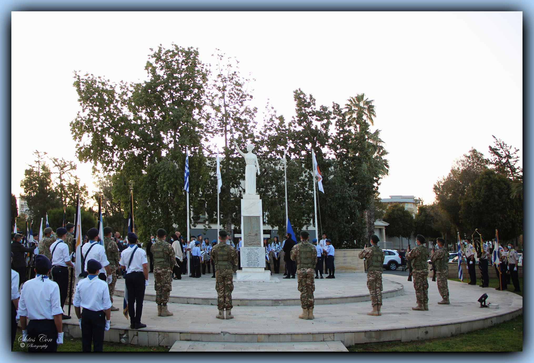 &Eta; &Lambda;ά&rho;&nu;&alpha;&kappa;&alpha; &tau;&iota;&mu;ά &tau;&eta;&nu; 1&eta; &Alpha;&pi;&rho;&iota;&lambda;ί&omicron;&upsilon; 1955 &mu;&epsilon; &Pi;&alpha;&nu;&eta;&gamma;&upsilon;&rho;&iota;&kappa;ό &Epsilon;&omicron;&rho;&tau;&alpha;&sigma;&mu;ό