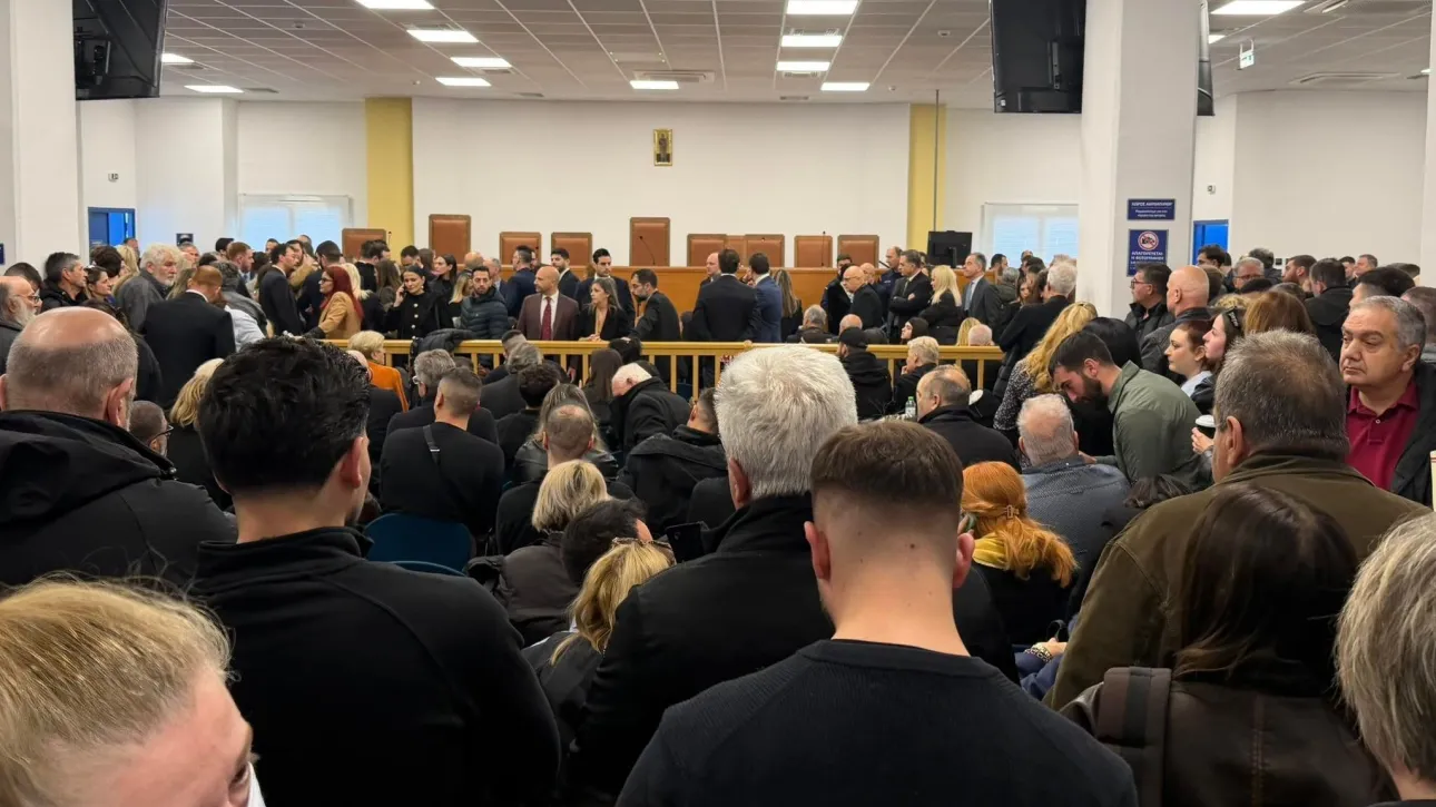 Δίκη για τα Τέμπη: Διακοπή για την 1η Απριλίου, μετά από έντονες διαμαρτυρίες για την αίθουσα