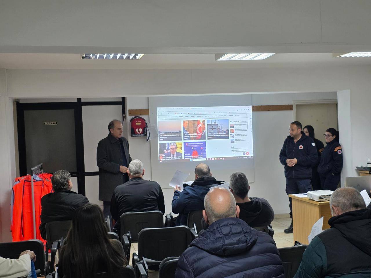 Συνάντηση Δημάρχου Αραδίππου με ομάδα της Πολιτικής Άμυνας  (φώτο)