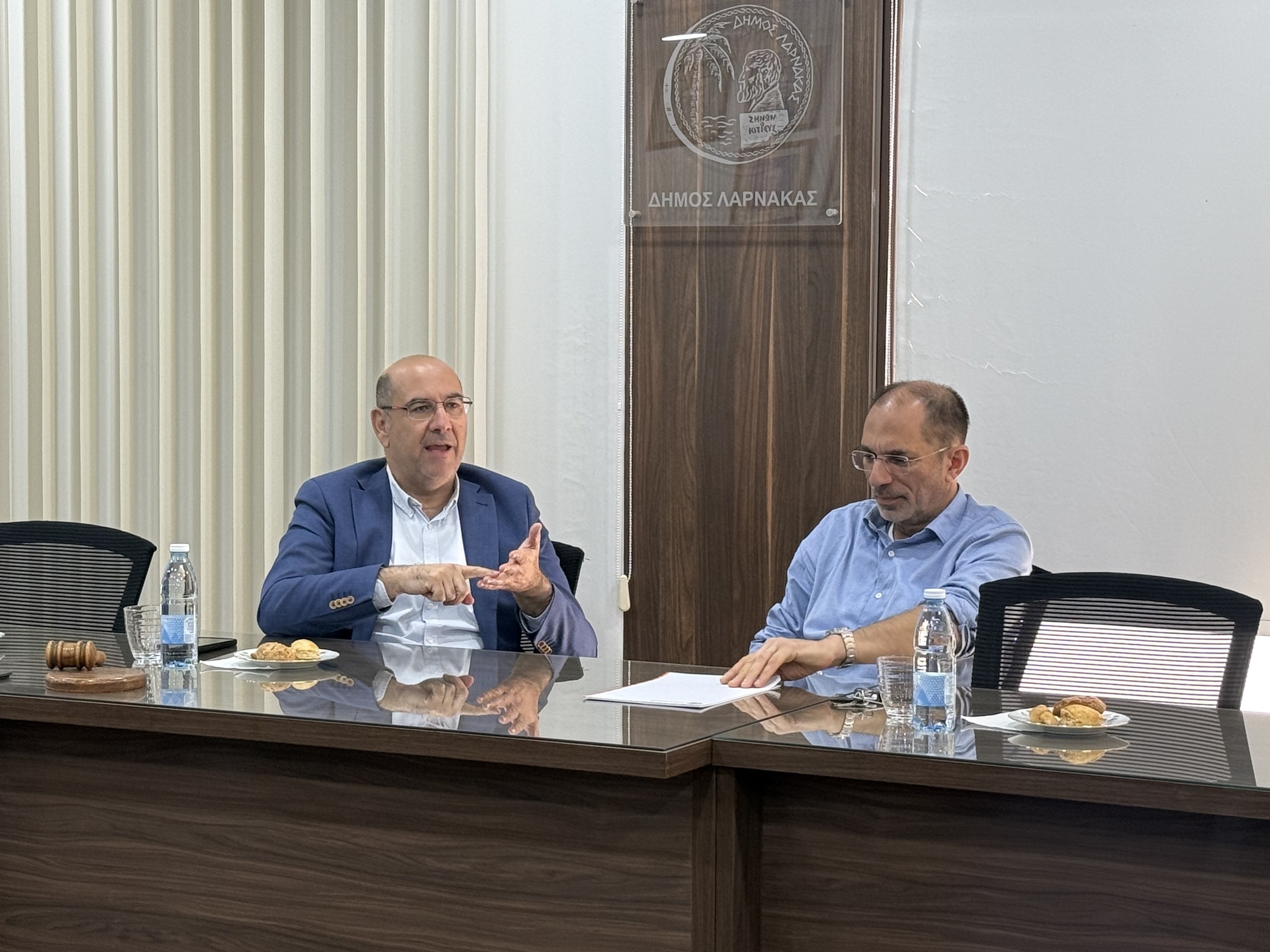 Συνάντηση Δημάρχου Λάρνακας με τον Δρ. Οδυσσέα Μιχαηλίδη για θέματα ανάπτυξης της πόλης