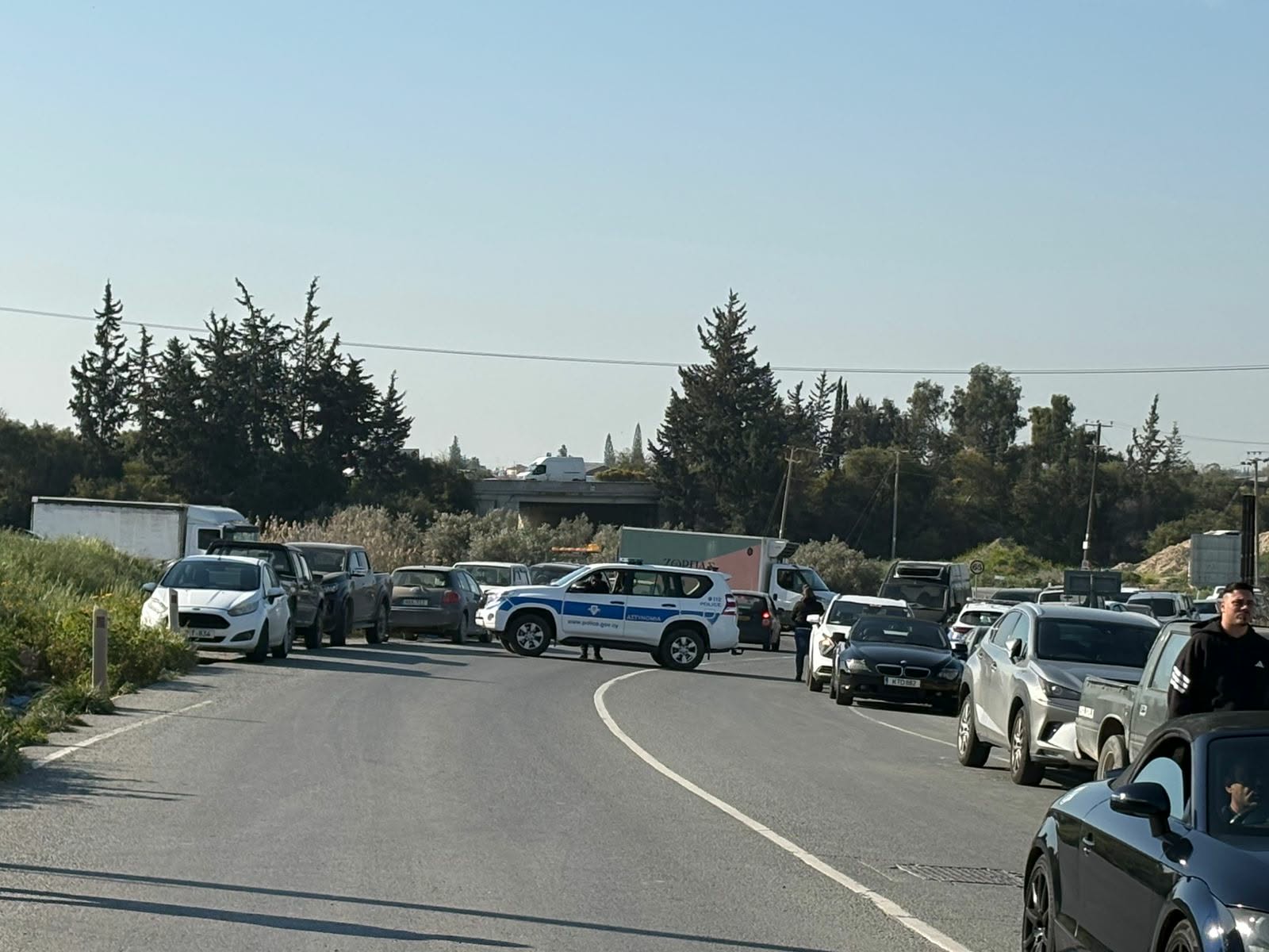 Οι κτηνοτρόφοι συγκεντρώθηκαν στην Αραδίππου για να σταματήσουν θανατώσεις ζώων  (βίντεο  – φώτο)