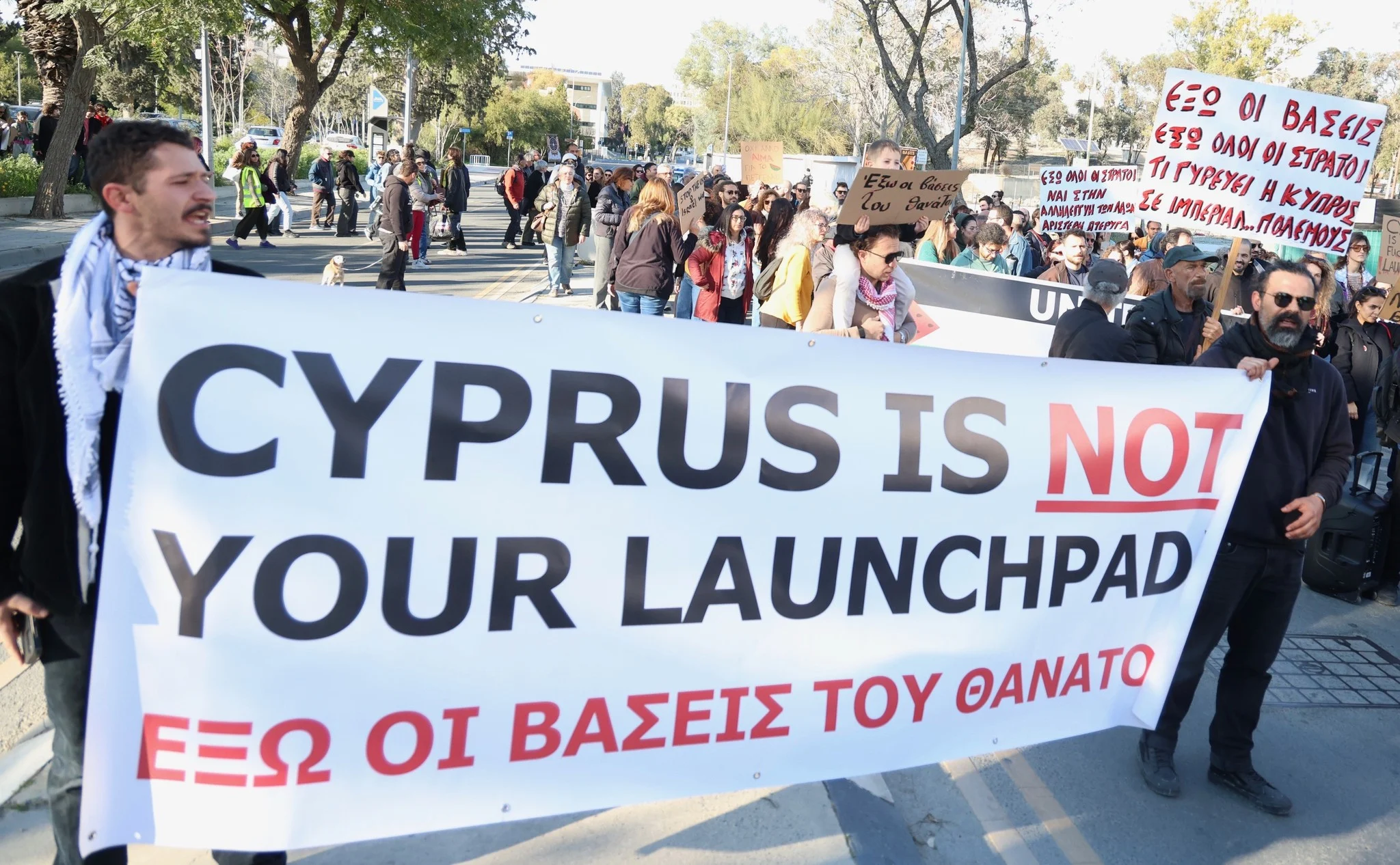 Διαμαρτυρία έξω από το Προεδρικό-«Έξω οι Βάσεις, όχι στη συμμαχία του πολέμου»