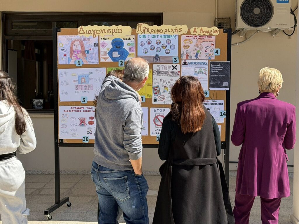Έκθεση Πληροφορικής με θέμα «Ασφάλεια στο Διαδίκτυο» στον χώρο του σχολείου στο Περιφερειακό Λύκειο Λιβαδιών Λάρνακας  (φώτο)