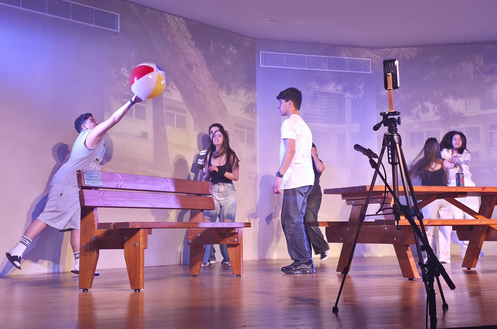 Στους 37ους Παγκύπριους Σχολικούς Αγώνες Θεάτρου το Περιφερειακό Γυμνάσιο και Λύκειο Λευκάρων με το «Παγκάκι»  (φώτο)