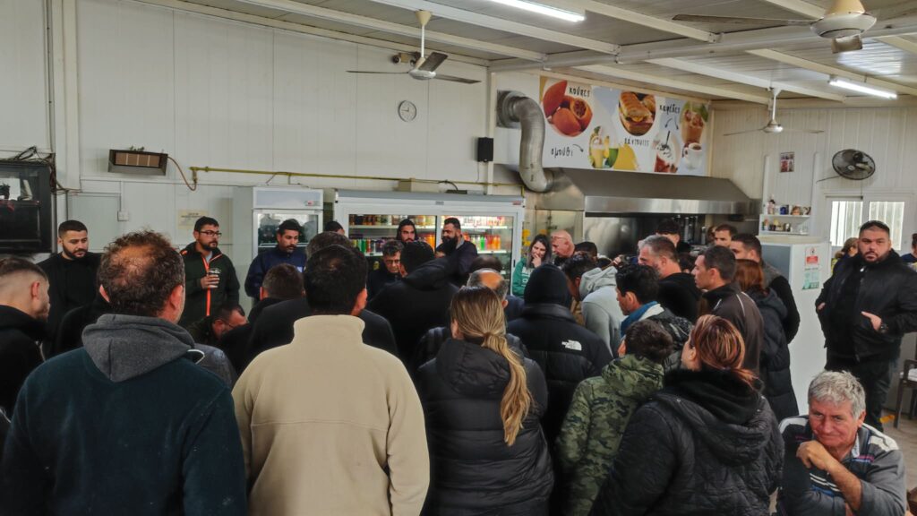 Ένταση στην Ορόκλινη: Κτηνοτρόφοι έκλεισαν δρόμους για να αποτρέψουν θανατώσεις ζώων