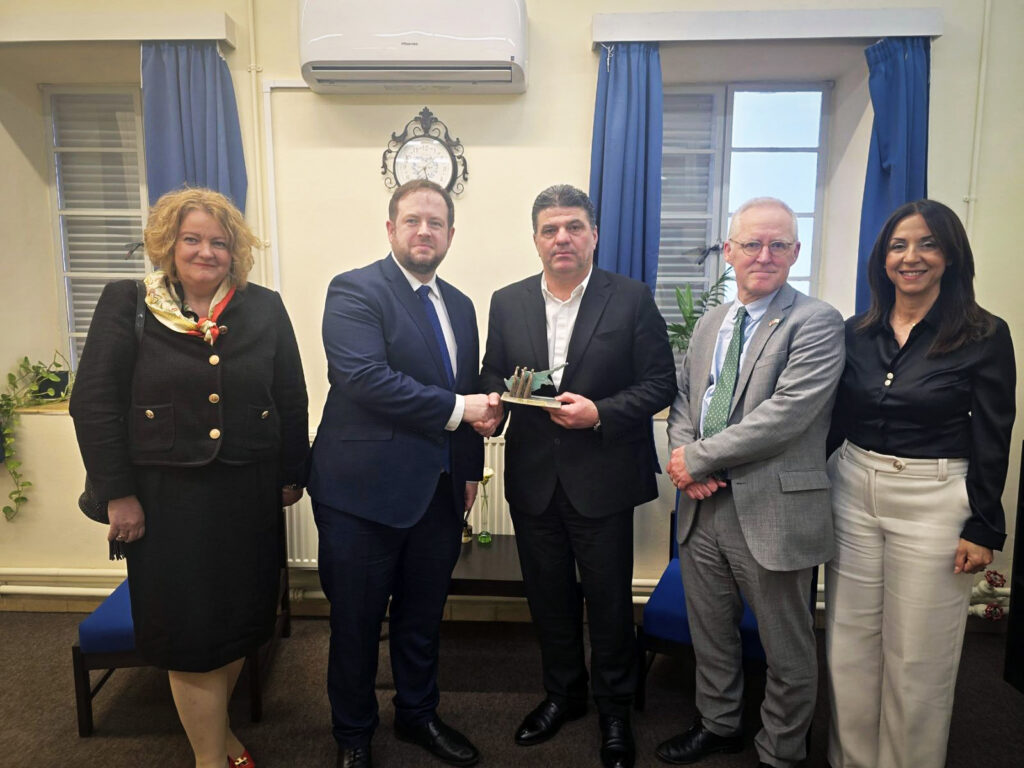 Σύσκεψη στις Βρετανικές Βάσεις Δεκέλειας: O Δήμαρχος Αγίας Νάπας και Βρετανοί αξιωματούχοι συζήτησαν τις επιπτώσεις των πρόσφατων εξελίξεων σε τουρισμό και οικονομία