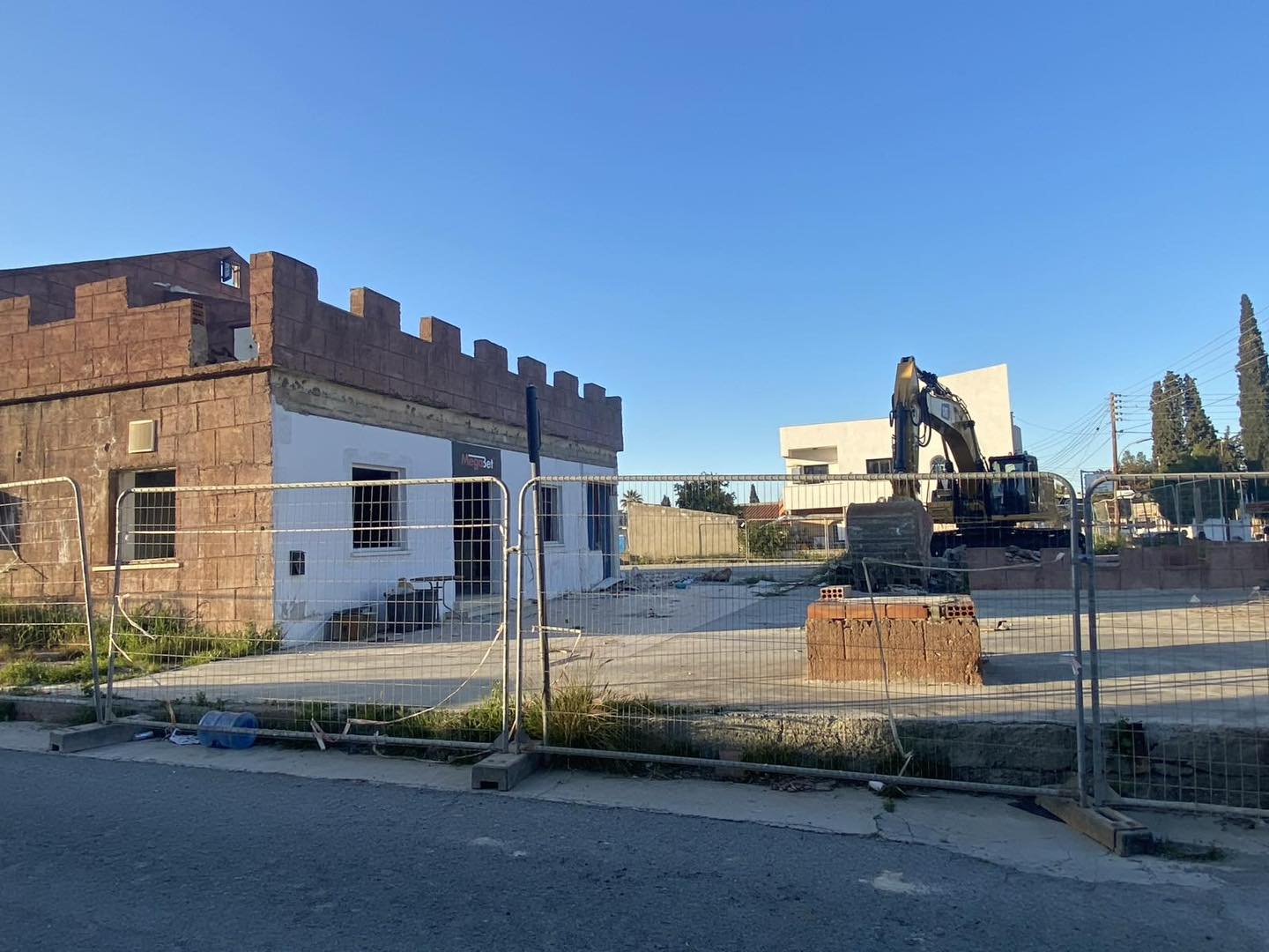 Τέλος εποχής για το παλιό σινεμά “Φτωχοκάλυβο” στο Δ.Δ. Λιβαδιών  (φώτο)