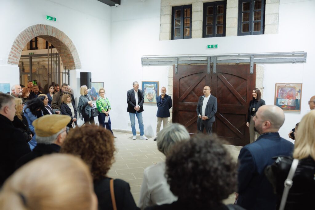 Πραγματοποιήθηκε η τελετή εγκαινίων της αναδρομικής έκθεσης του καλλιτέχνη Ανδρέα Παρασκευά, με τίτλο «Μαρτυρίες ενός αθέατου χρόνου» (φώτο)