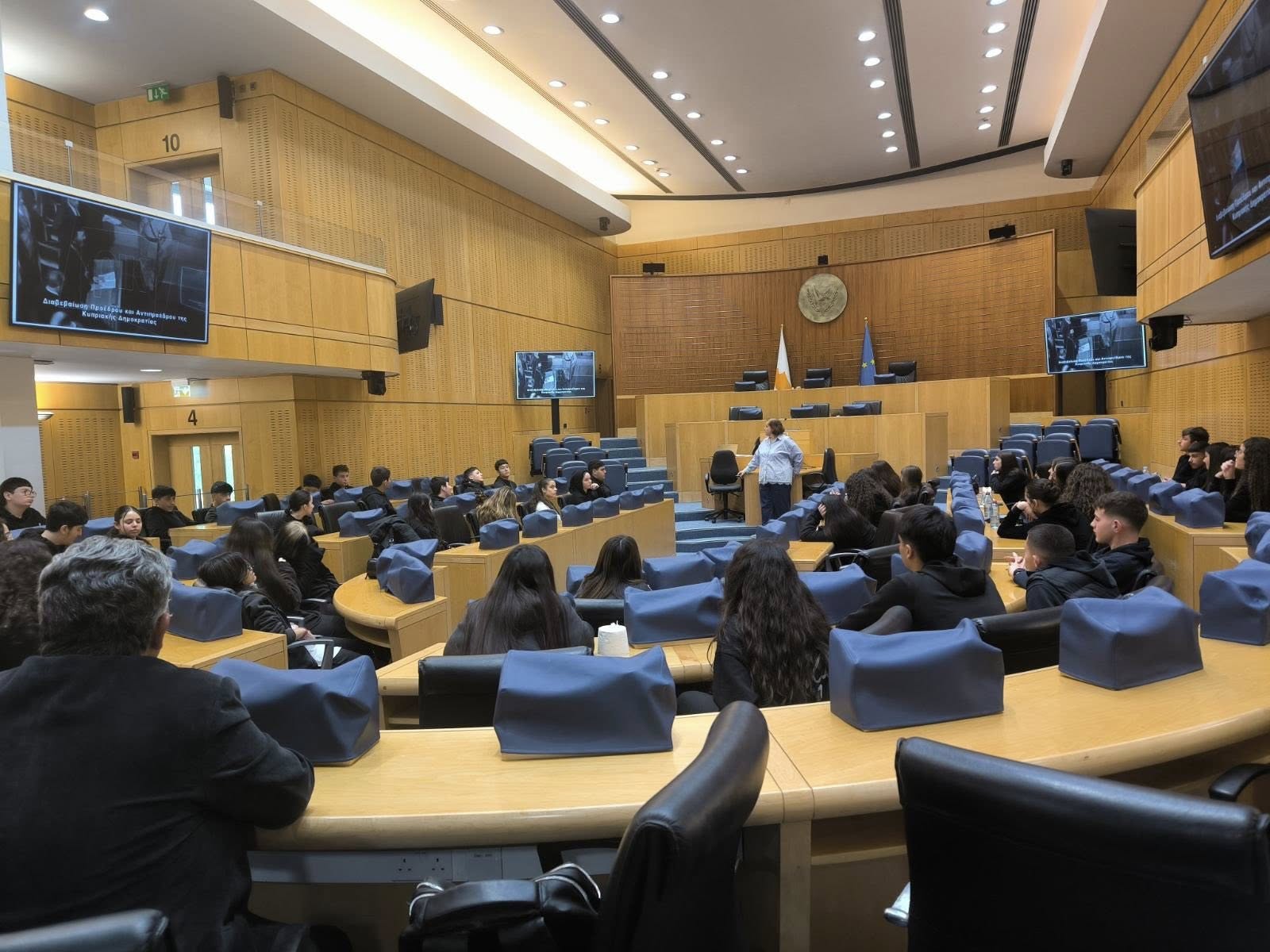 Μαθητές του Περιφερειακού Γυμνασίου Ξυλοτύμβου στη Βουλή των Αντιπροσώπων  (φώτο)