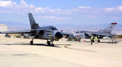 ÊÕÐÑÏÓ: ÐÏËÅÌÉÊÁ ÁÅÑÏÓÊÁÖÇ ÔÇÓ RAF ÓÔÇ ÂÁÓÇ ÁÊÑÙÔÇÑÉÏÕ