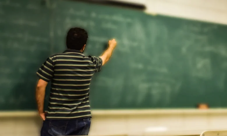 KATHGHTHS-TAXH-SXOLEIO-PINAKAS