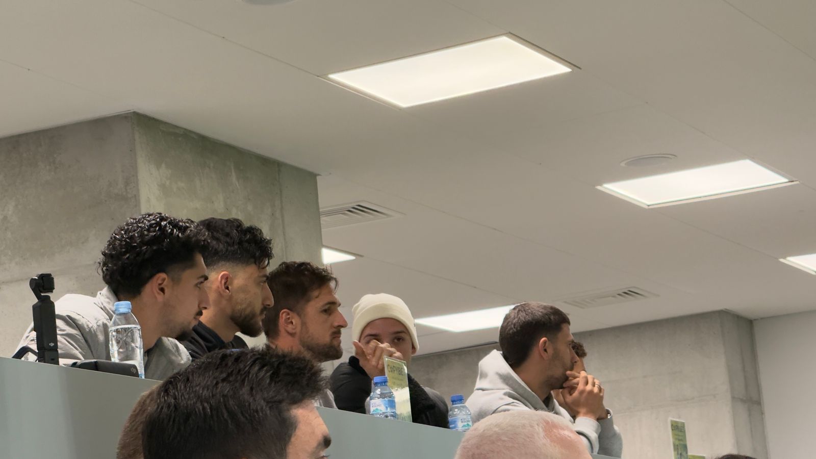 Παρακολουθούν στα θεωρεία οι τραυματίες της ΑΕΚ