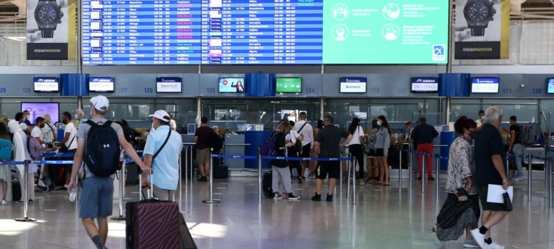 ΚΙΝΗΣΗ ΤΩΝ ΤΑΞΙΔΙΩΤΩΝ  ΣΤΟ ΑΕΡΟΔΡΟΜΙΟ “ΕΛ. ΒΕΝΙΖΕΛΟΣ”. (ΦΩΤΟΓΡΑΦΙΑ: ΘΑΝΑΣΗΣ ΔΗΜΟΠΟΥΛΟΣ / EUROKINISSI)