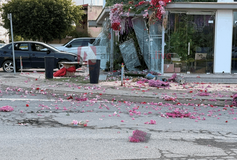 Δύο δράστες τοποθέτησαν τα εκρηκτικά στο ανθοπωλείο, εκτεταμένες οι ζημιές  (φώτο)