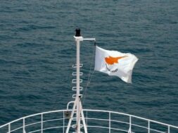 b_ploia_kipriaki_simea