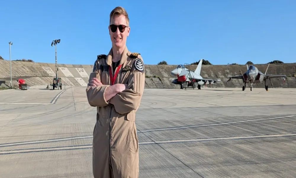 Ο Βρετανός πιλότος του F-35 που κατέρριψε ιρανικό drone, το γιόρτασε με μια μπίρα… Keo – Το αφιέρωμα του Guardian που έγινε viral