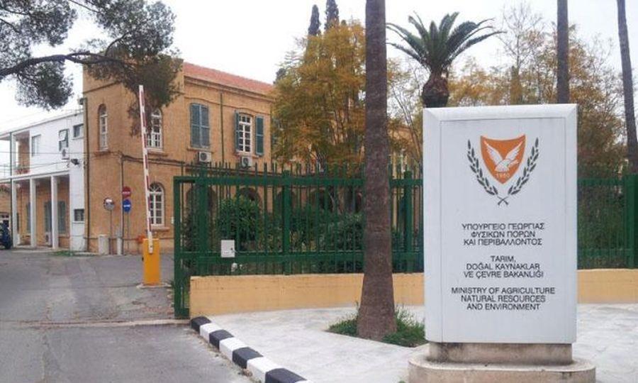 Υπουργείο Γεωργίας διαψεύδει κτηνοτρόφο: «Καμία οδηγία για να σπάσουν πόρτες»