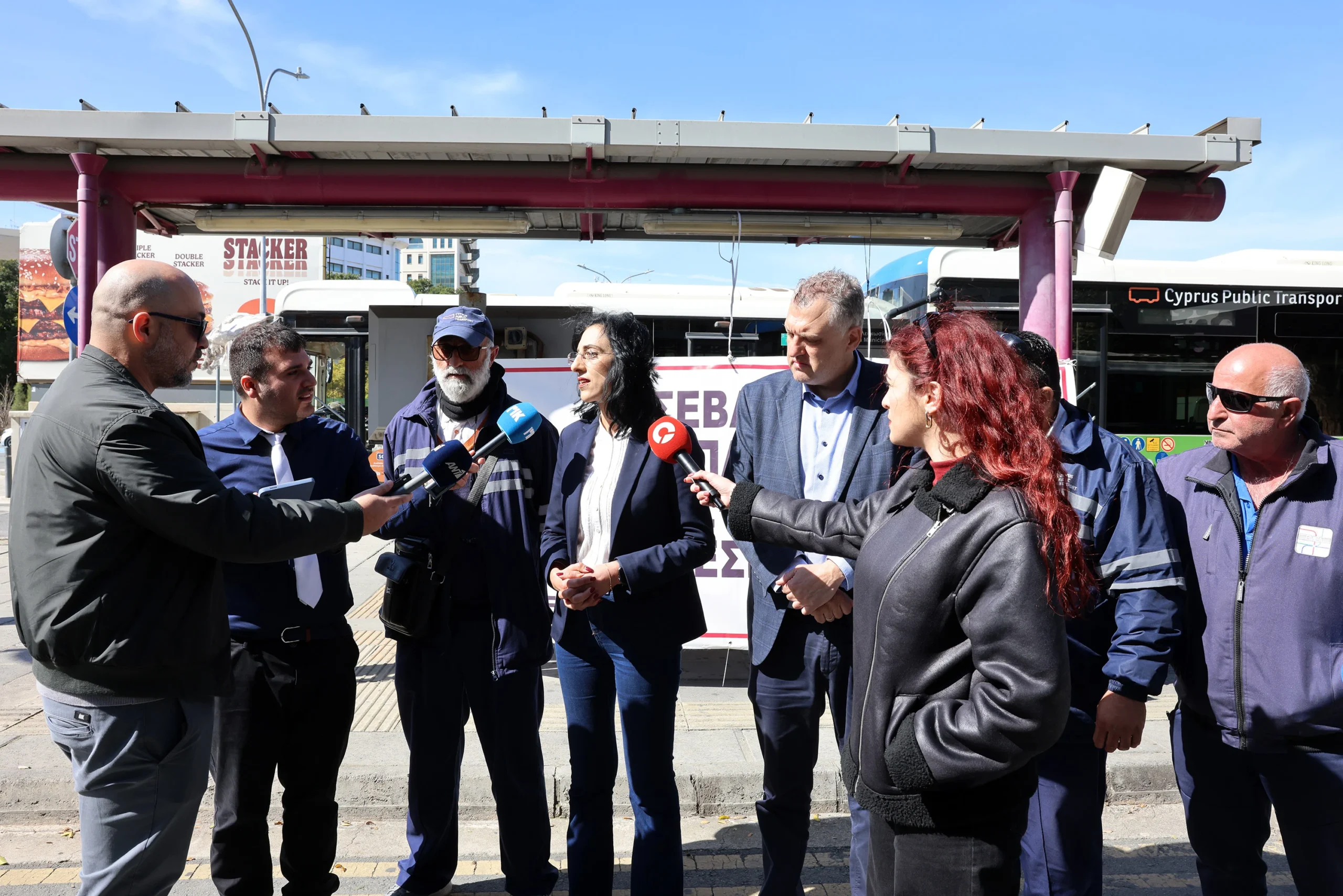 Οδηγοί λεωφορείων: Ζητούν χρονόμετρα στα φανάρια – Προειδοποίουν με κλιμάκωση
