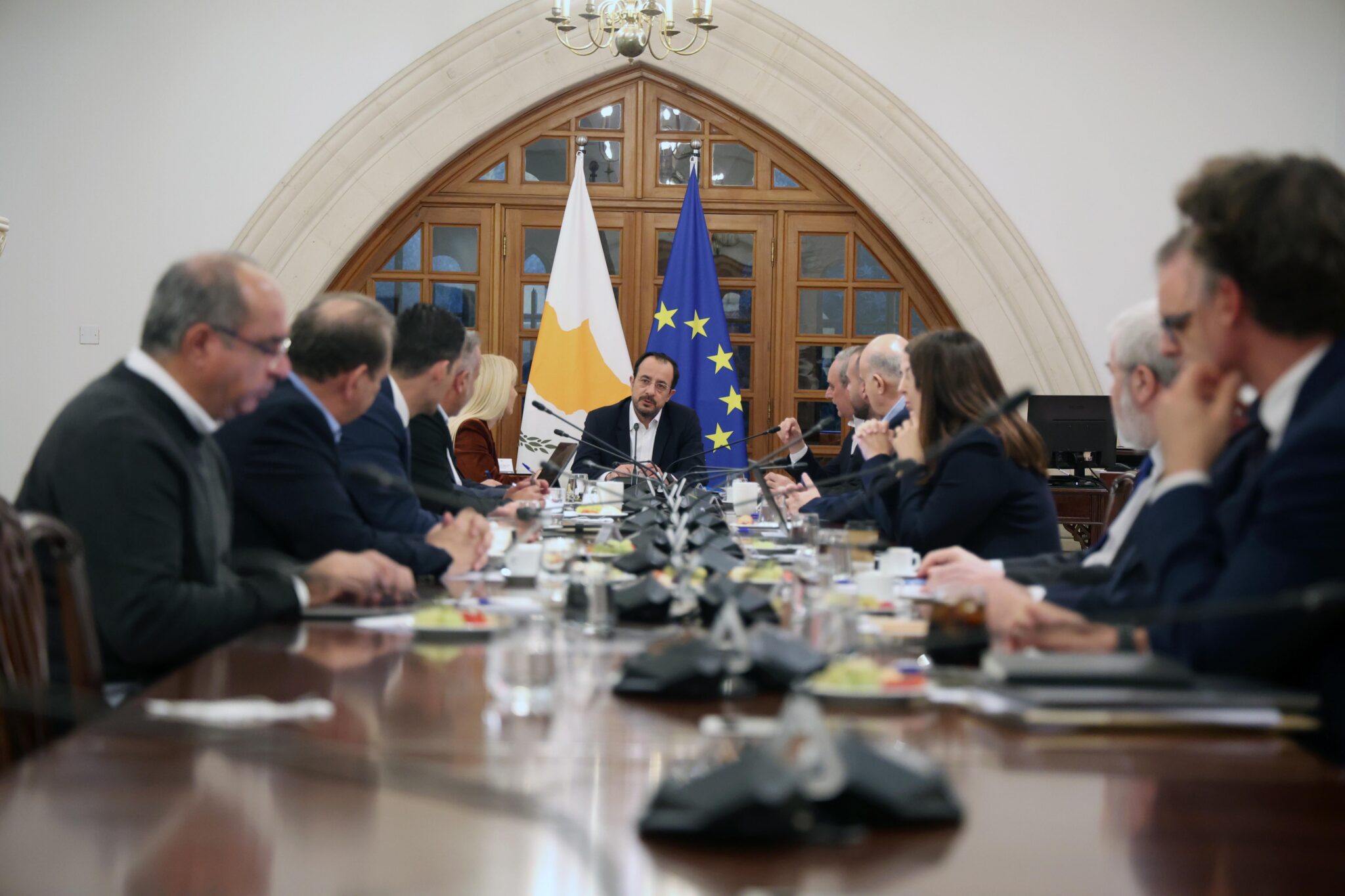 Συνεδριάζει το Εθνικό Συμβούλιο, ο ΠτΔ ενημερώνει αρχηγούς για το ταξίδι του στις Βρυξέλλες