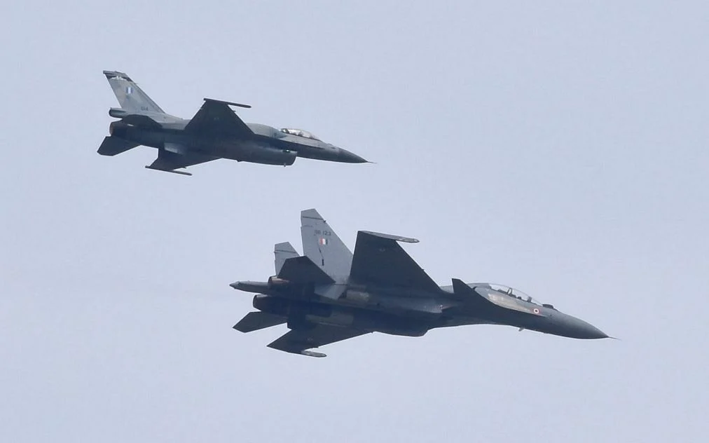 Νέος συναγερμός για ύποπτο αντικείμενο- Απογειώθηκαν τα ελληνικά f-16 (vid)